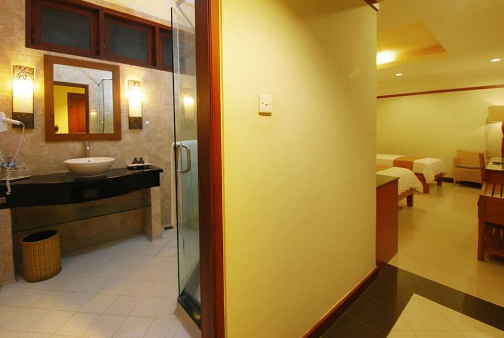 Yulia Kuta Hotel 3*