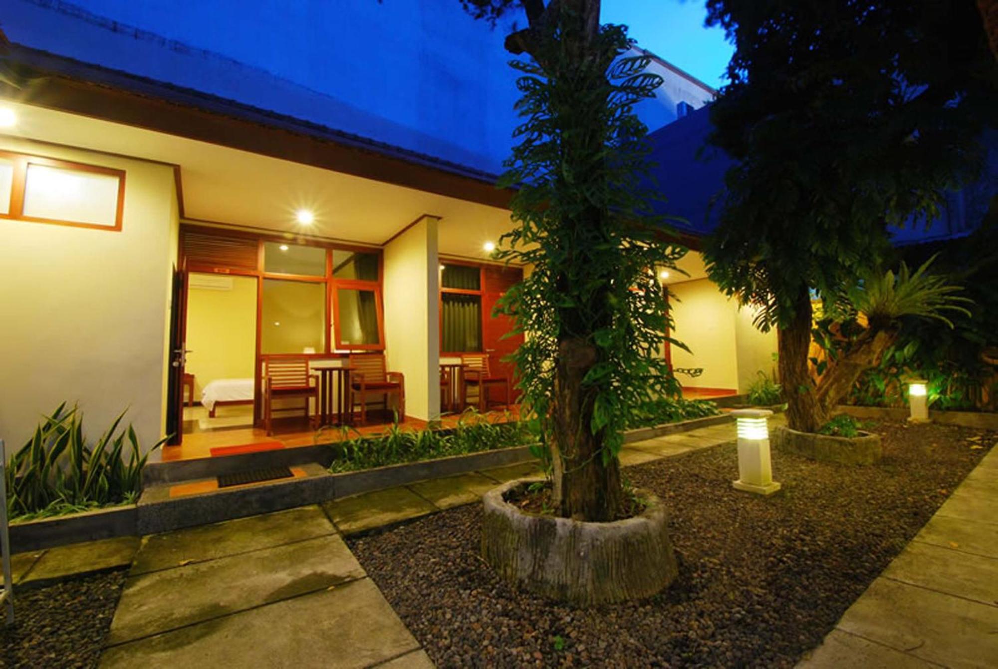 Yulia Kuta Hotel 3*