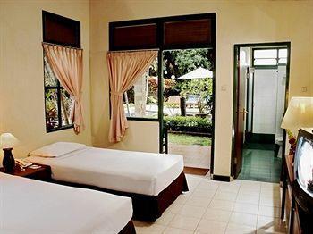 Hotel Yulia Kuta 3*